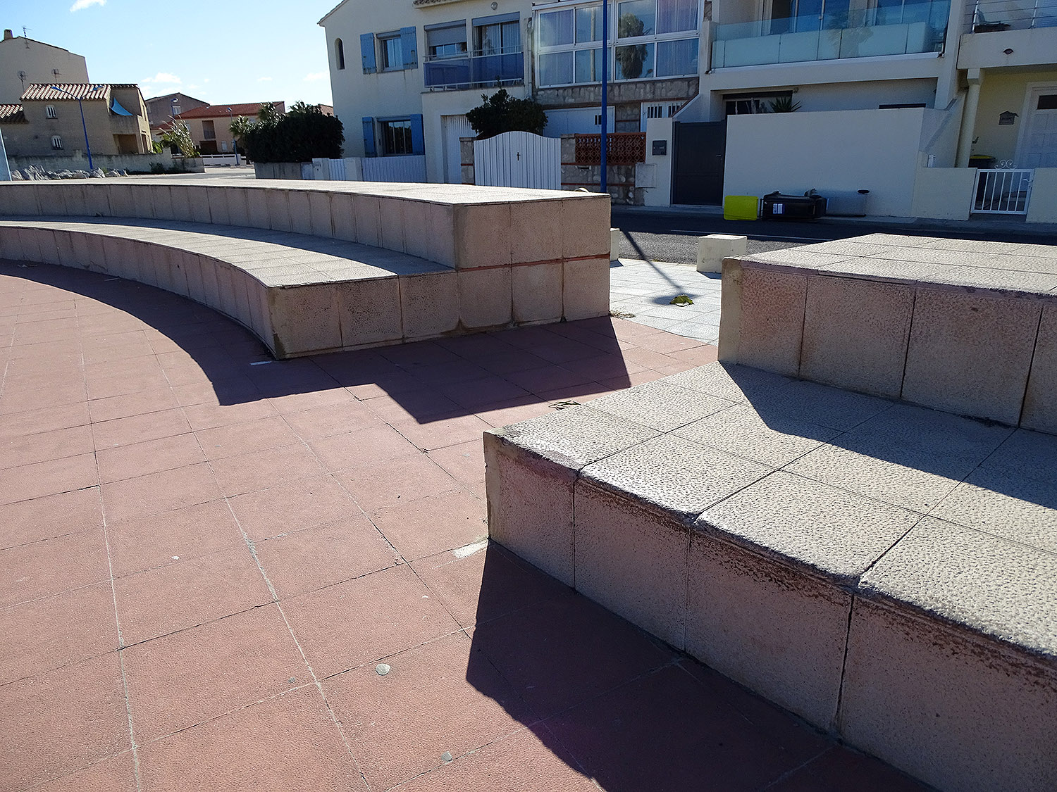 Place Sauveur Sourribes Plaza Sainte Marie la Mer Skate Spot 5/5