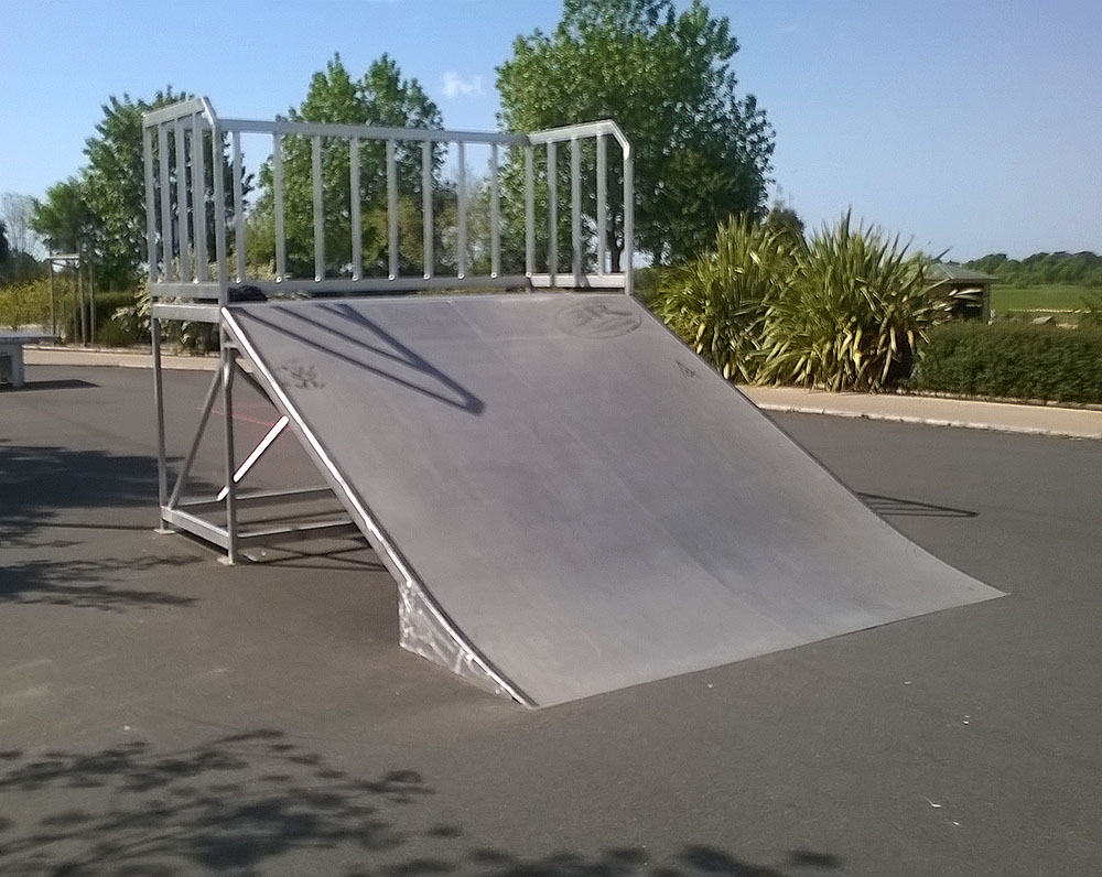 Les Bouillères Skatepark Sallertaine Skate Spot 2/5
