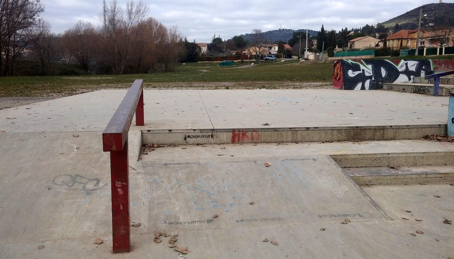 Stade Adrien Gilly Bowl Manosque Skate Spot 3/5