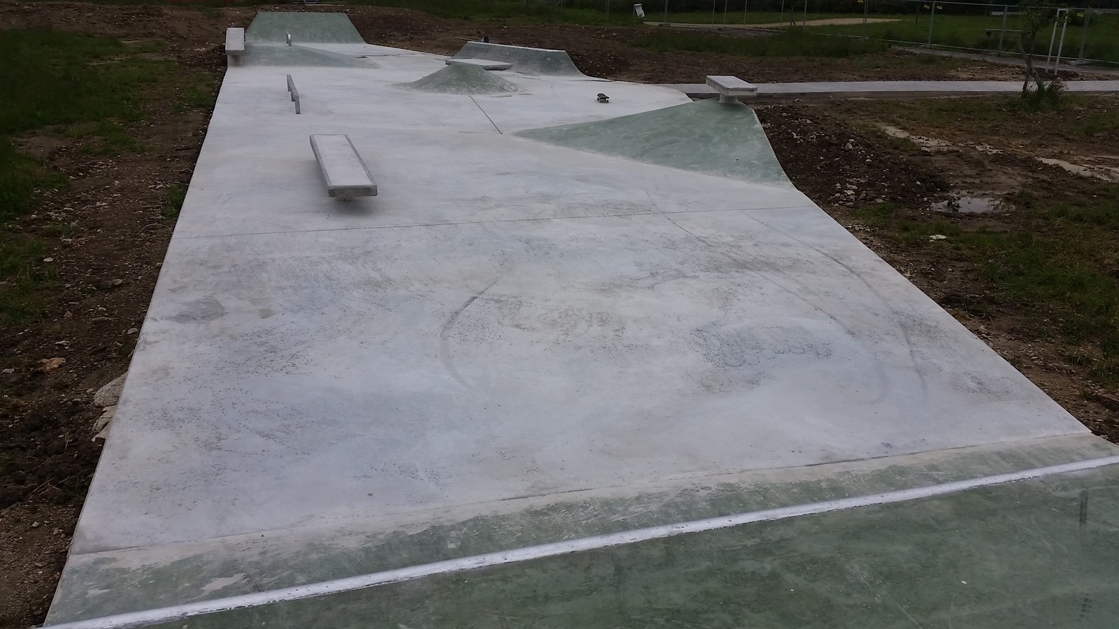 Le Perreux Skatepark Bruyères le Châtel Skate Spot 3/5