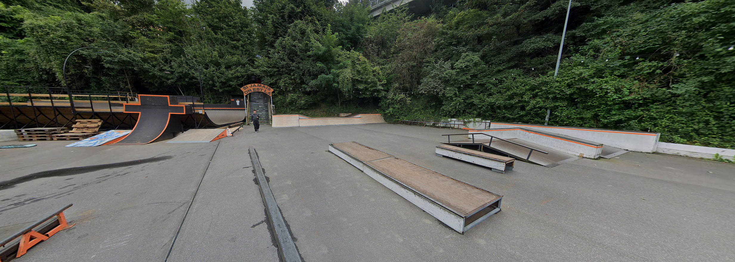 La Fièvre Hs36 OUT Spot Street Lausanne Skate Spot 4/5