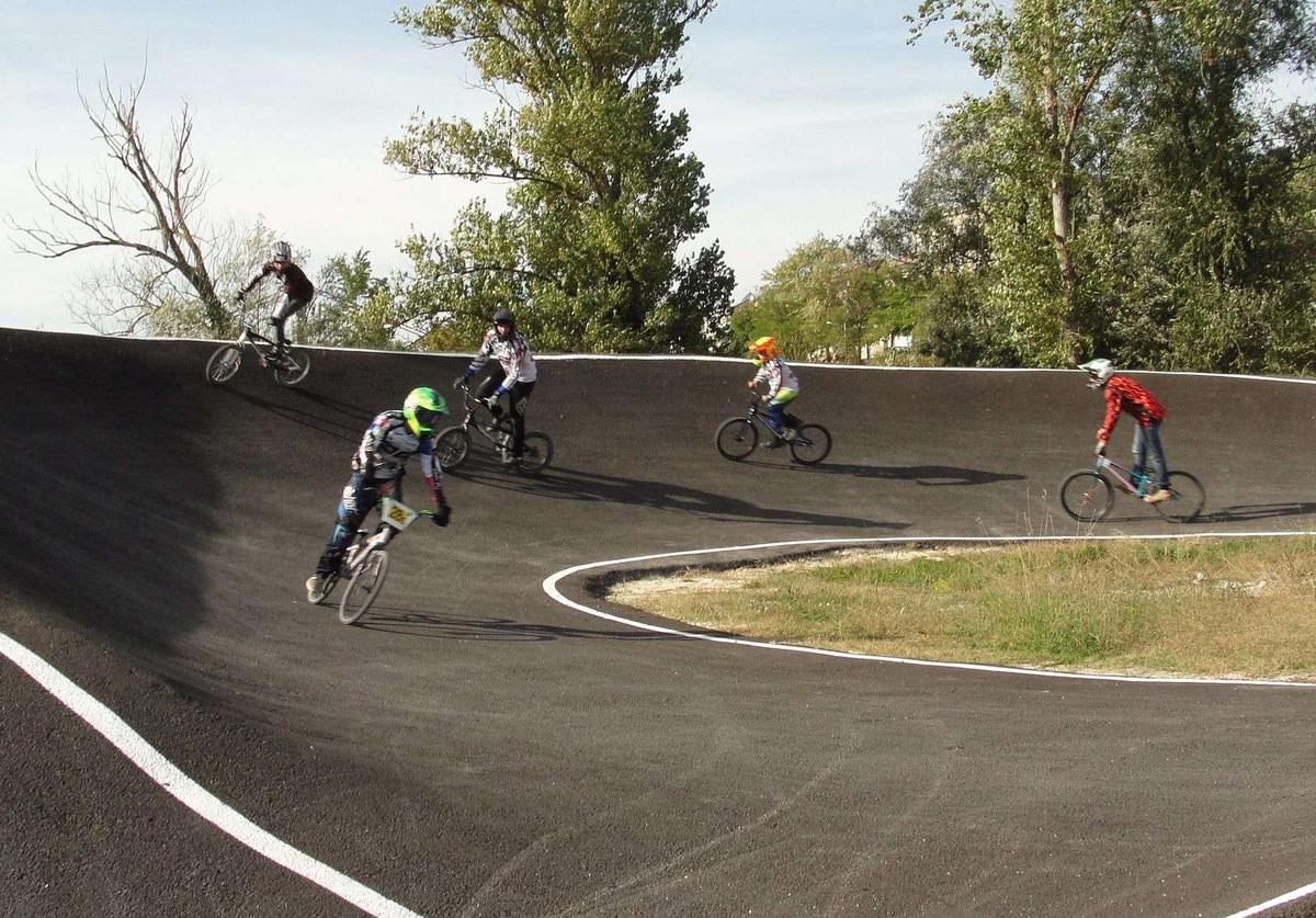 Parc De La Filhole Pumptrack Marmande Skate Spot 2/5