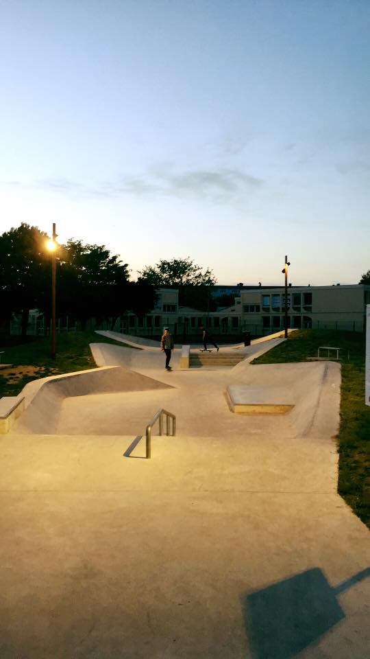 L' Esplanade Skatepark Sedan Skate Spot 3/5