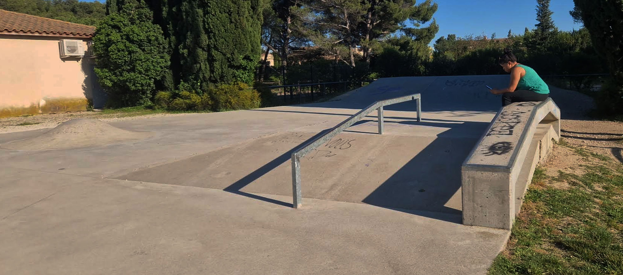 Le Stade Mille Skatepark Châteauneuf de Gadagne Skate Spot 3/5