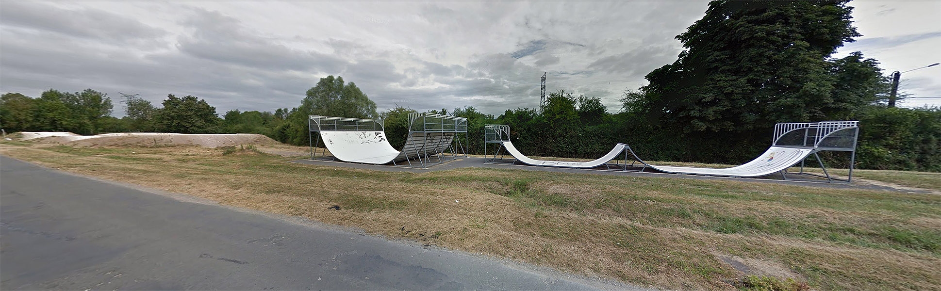 Swisslog Mini Saint Amand Montrond Skate Spot 2/5