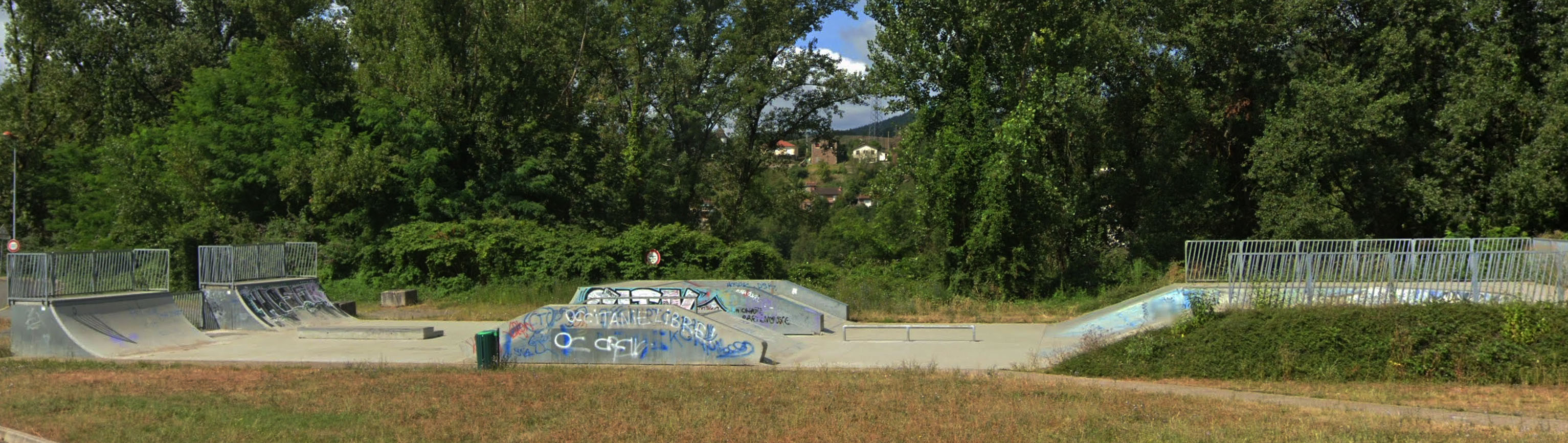 Le Sailhenc Skatepark Decazeville Skate Spot 3/5