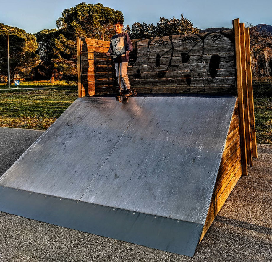 Le Cimetière Skatepark Sorède Skate Spot 2/5