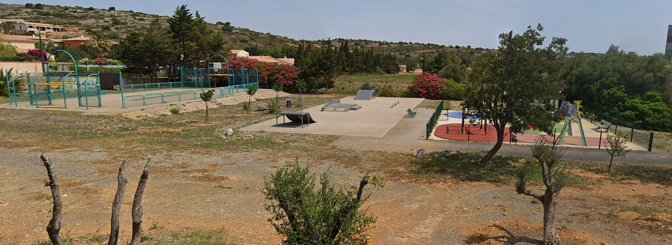 Salle plurivalente Skatepark Fitou Skate Spot 1/5