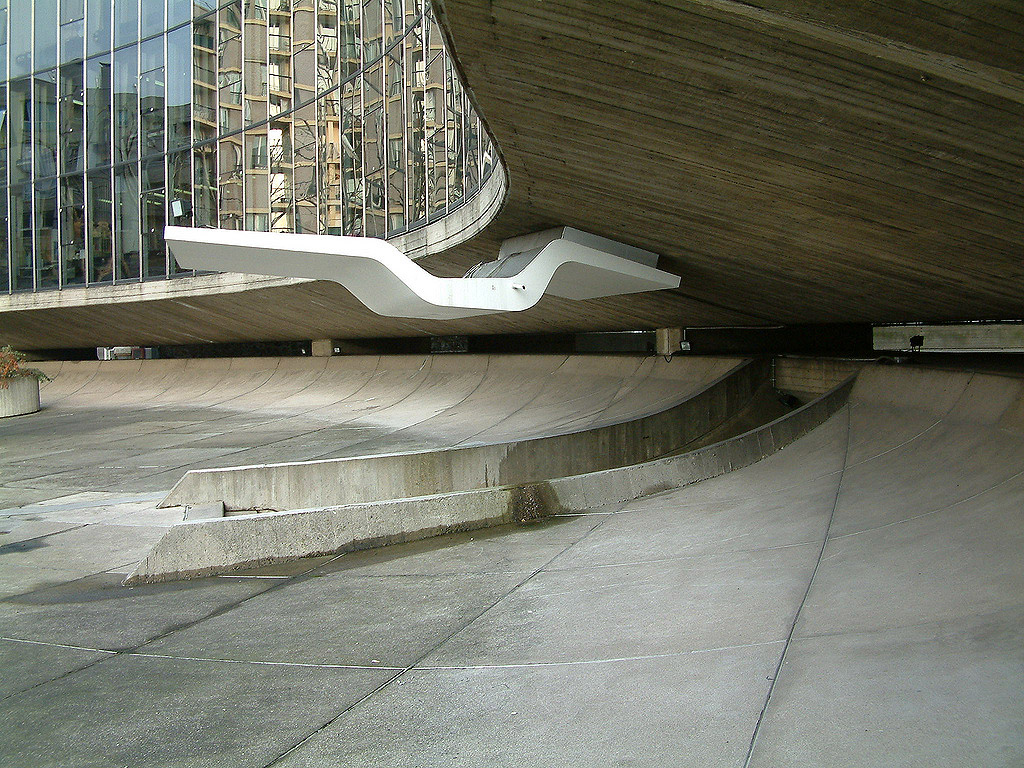 Espaces Marx Spot Street Paris Skate Spot 2/5