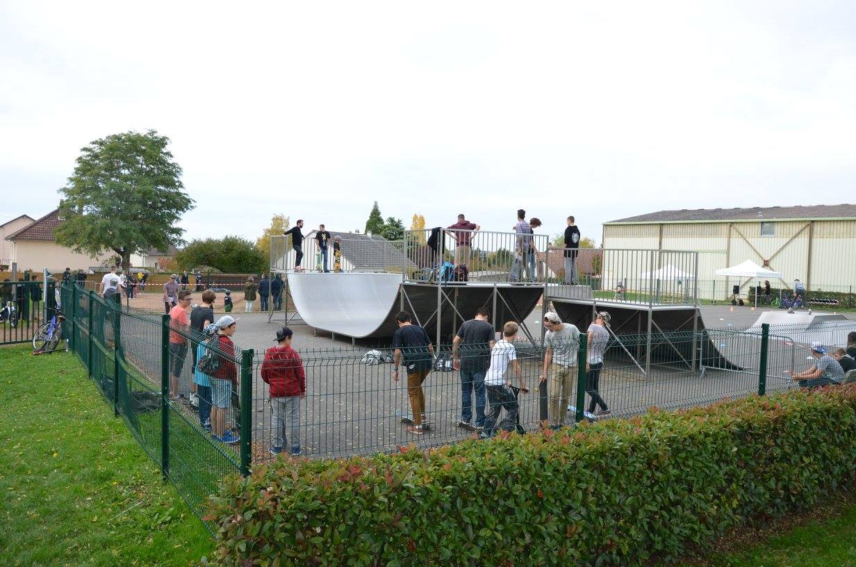 Francheville Skatepark Varennes Vauzelles Skate Spot 2/5