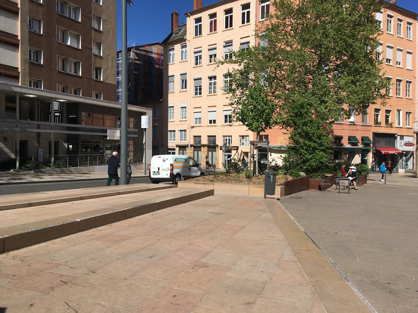 Place des Tapis Spot Street Lyon Skate Spot 3/5