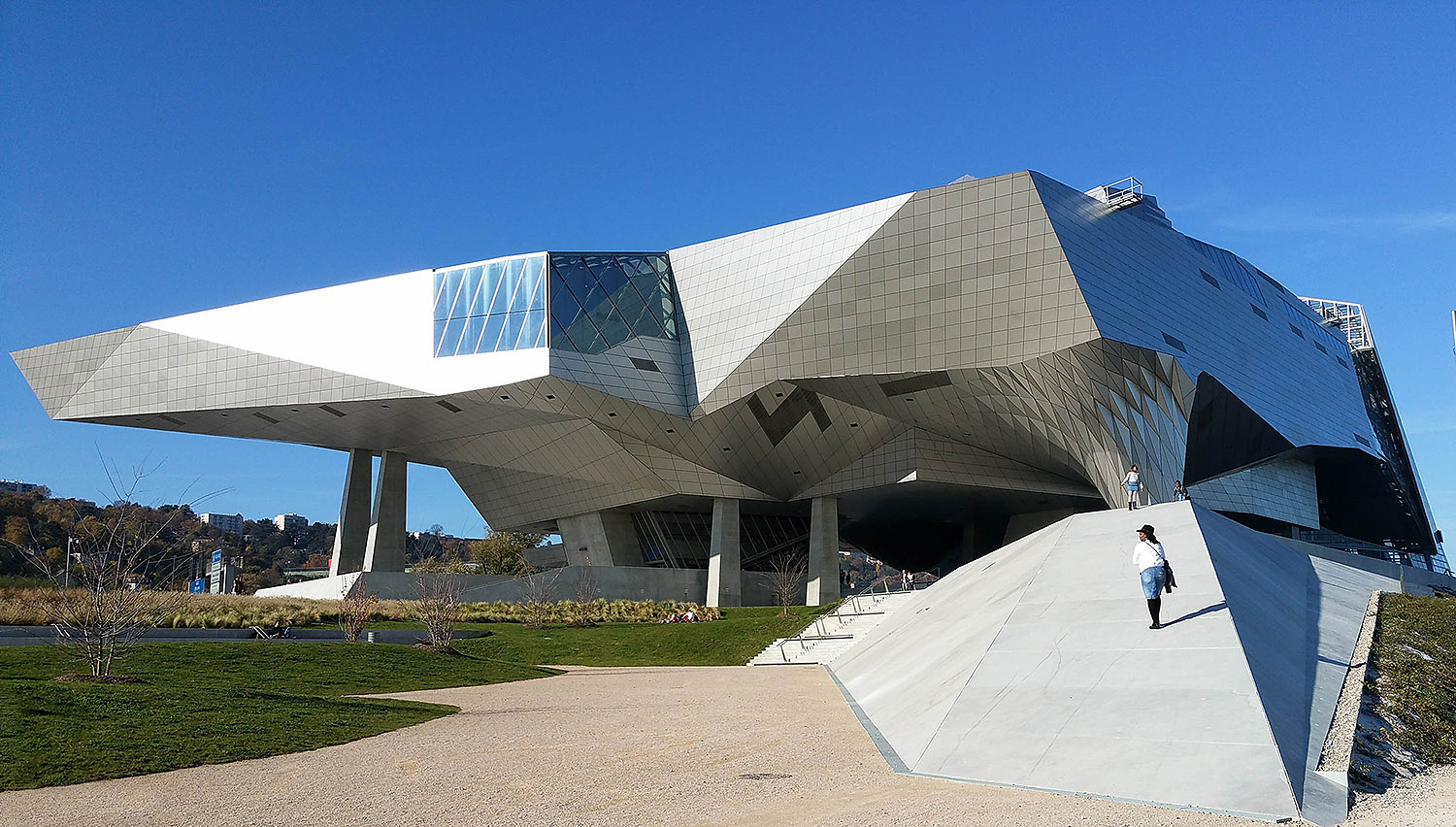 Musée des Confluences Spot Street Lyon Skate Spot 4/5