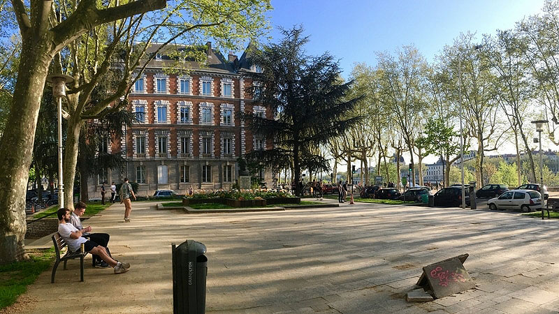 Square Jussieu Spot Street Lyon Skate Spot 3/5