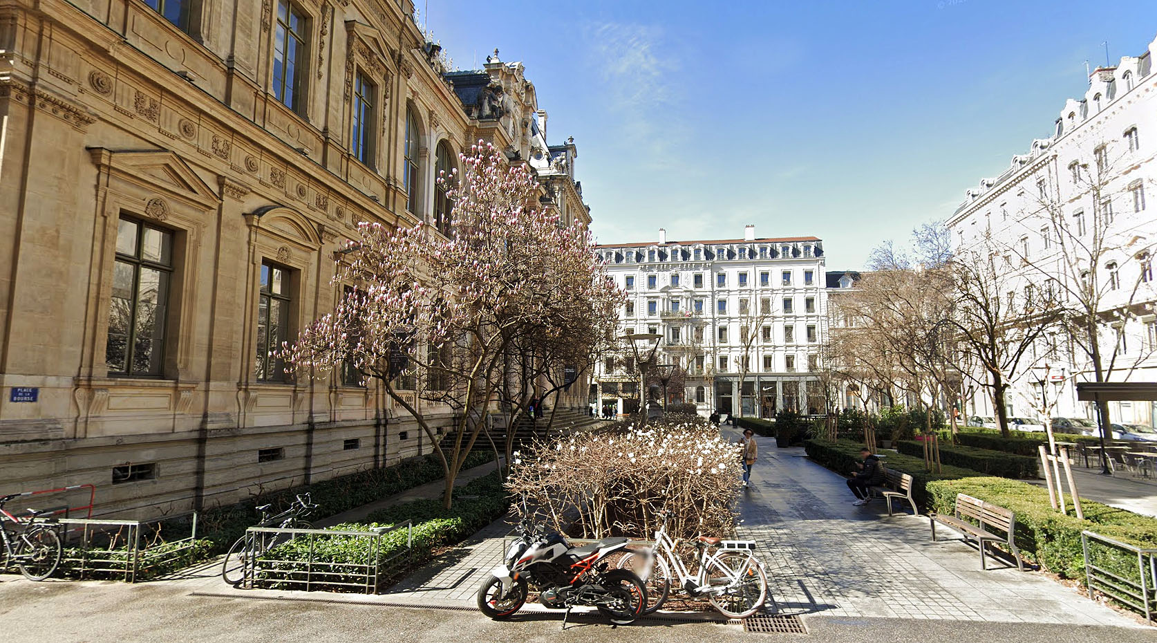Place de la Bourse Spot Street Lyon Skate Spot 2/5
