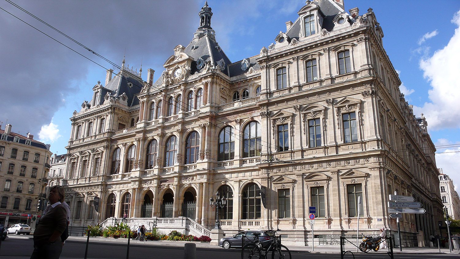 Place des Cordeliers Spot Street Lyon Skate Spot 2/5