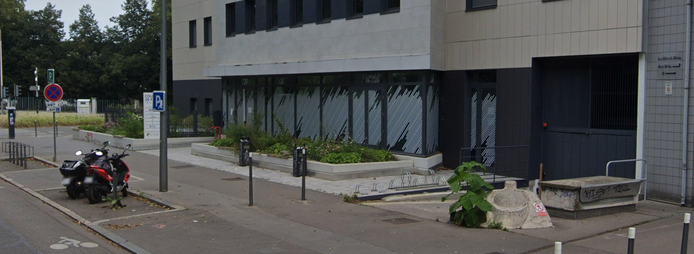 Digital Collège Spot Street Lyon Skate Spot 2/5