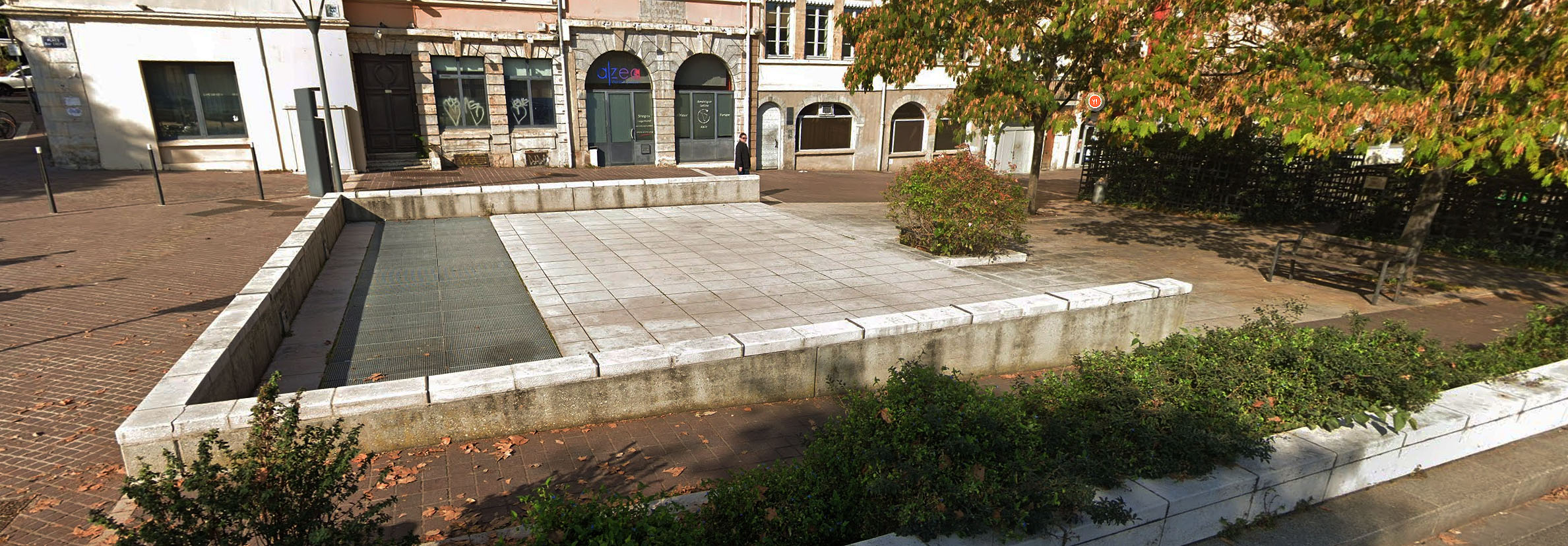 Place Crepu Spot Street Lyon Skate Spot 2/5
