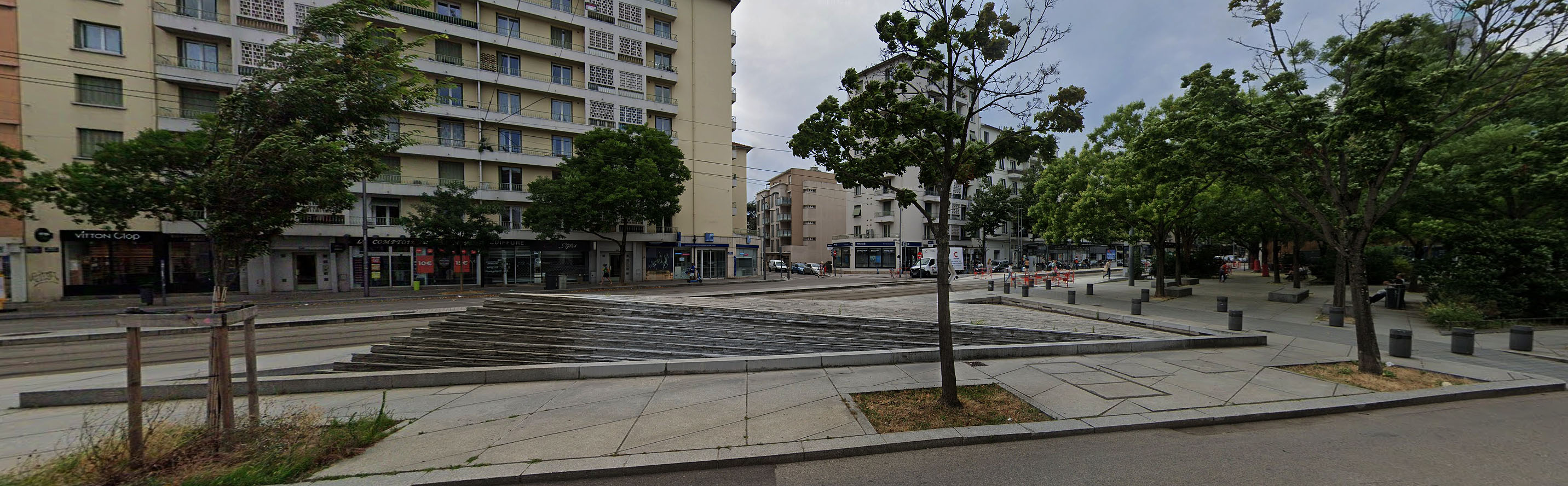 Médiathèques Bachut Spot Street Lyon Skate Spot 3/5