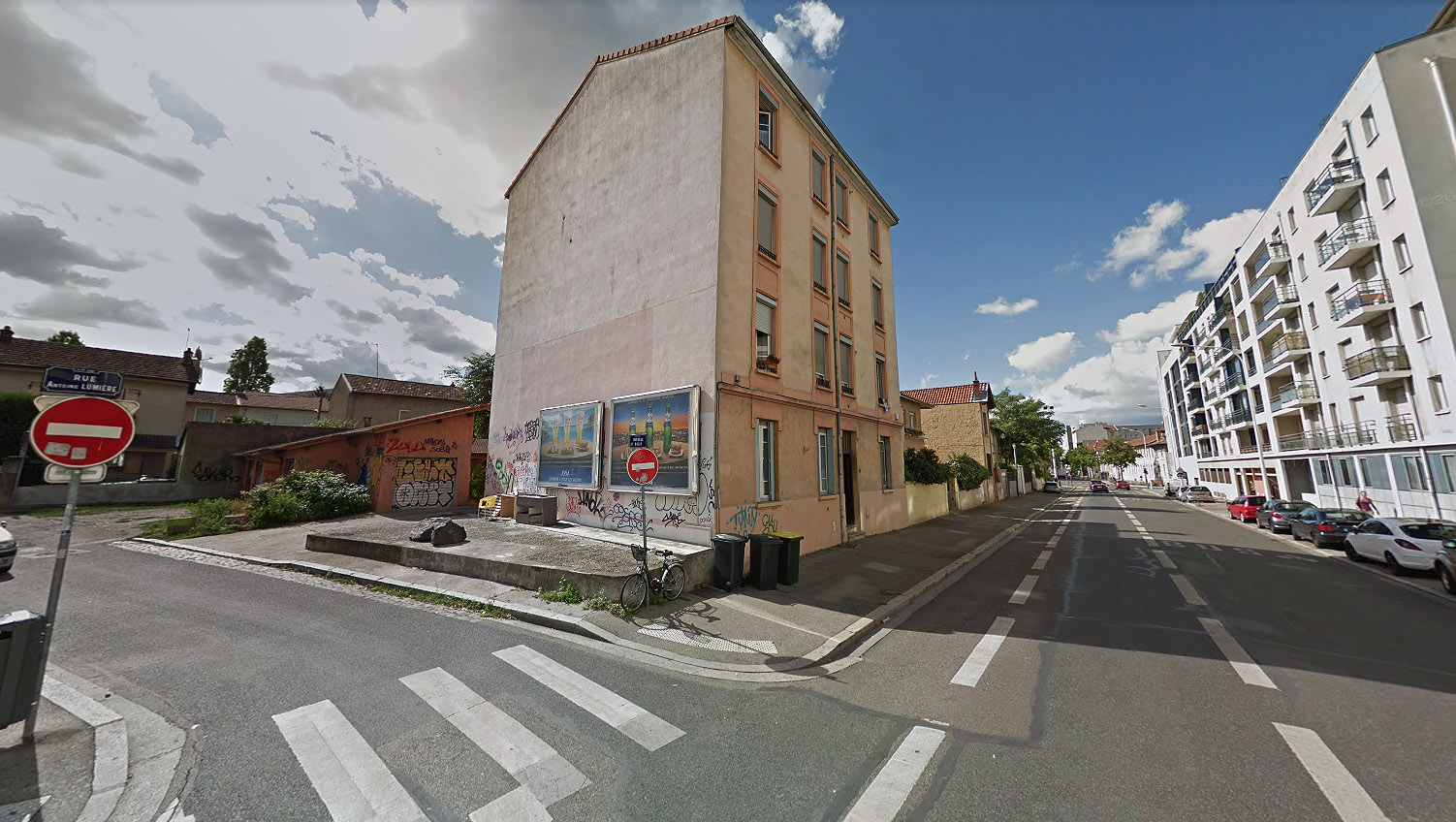Lycée Monplaisir Spot Street Lyon Skate Spot 2/5