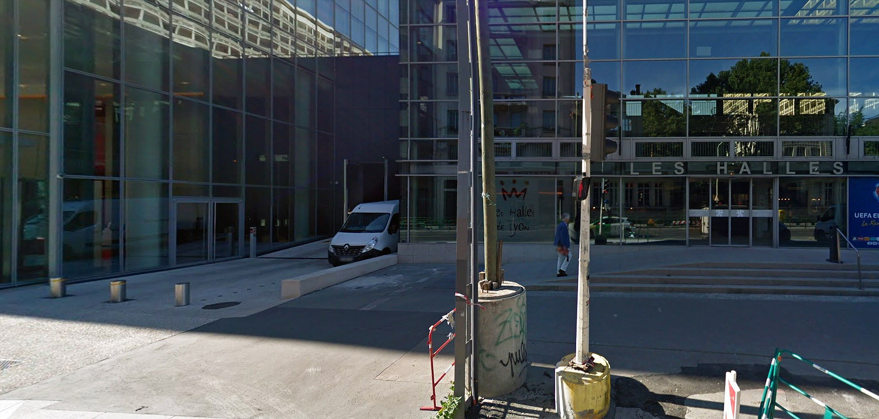 Halles Paul Bocuse Spot Street Lyon Skate Spot 2/5