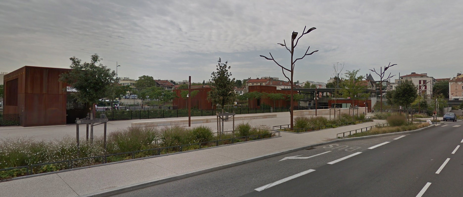 Oullins Gare Est Spot Street Oullins Skate Spot 2/5
