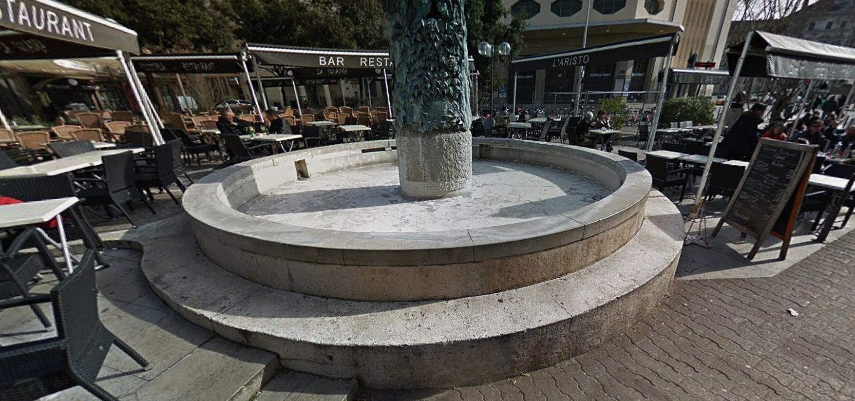 Place Guichard Spot Street Lyon Skate Spot 2/5