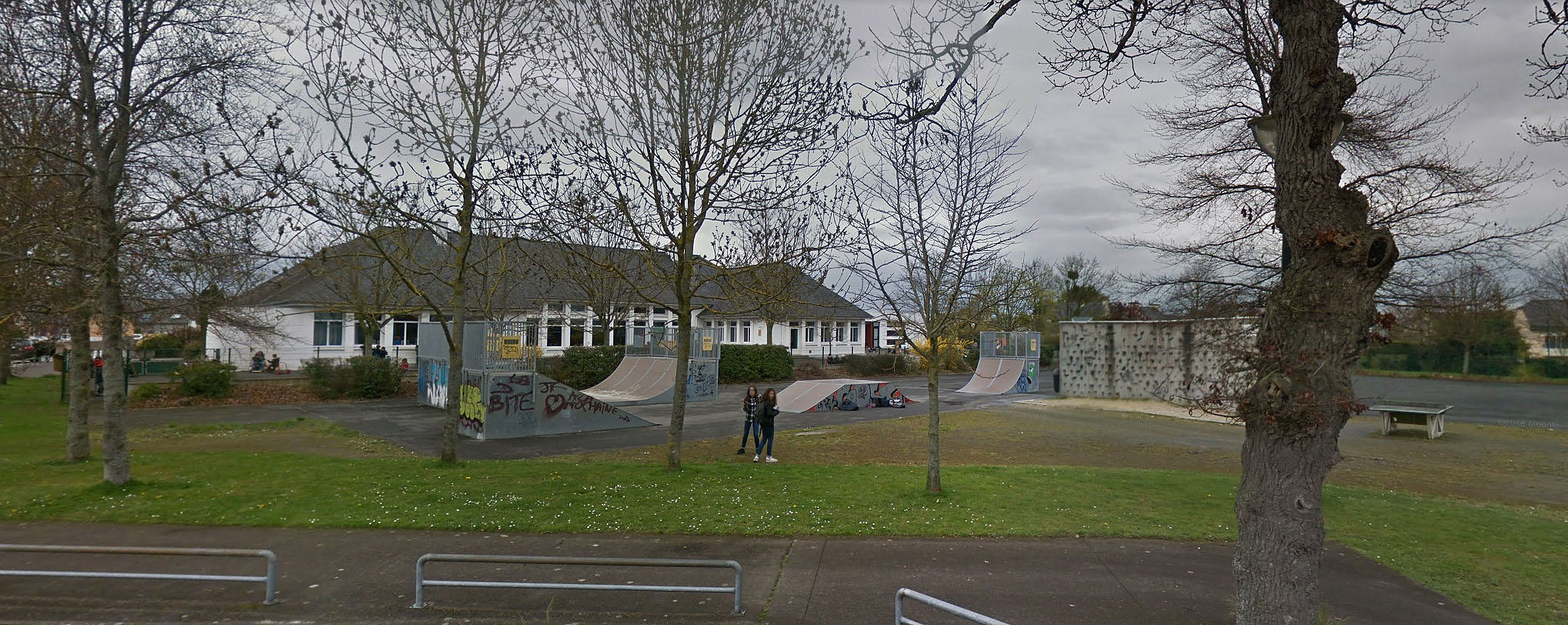 Le Bois Gilbert Skatepark Yffiniac Skate Spot 2/5
