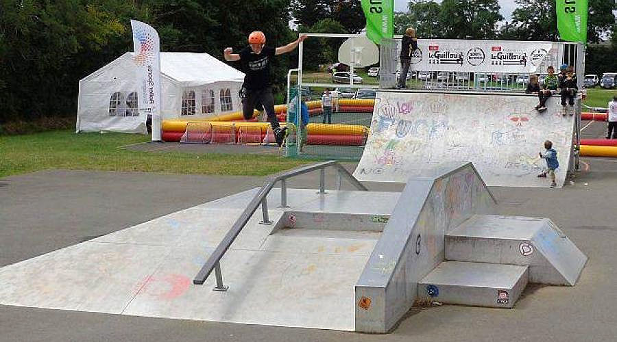 Le Stade Skatepark Binic Étables sur Mer Skate Spot 2/5