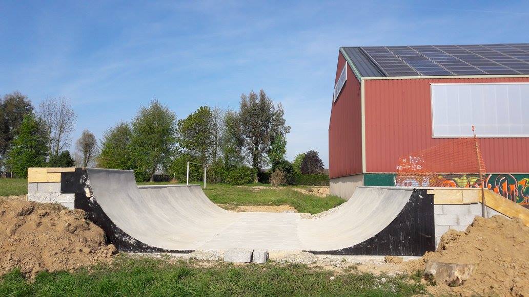 Salle Des Sports Do It Yourself Saint Médard sur Ille Skate Spot 3/5