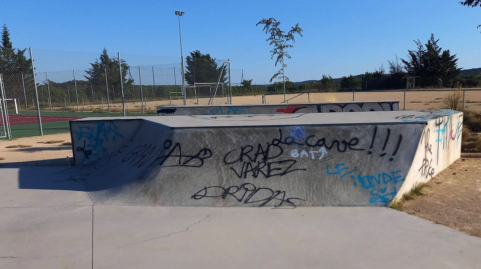 Stade Skatepark Viols le Fort Skate Spot 3/5