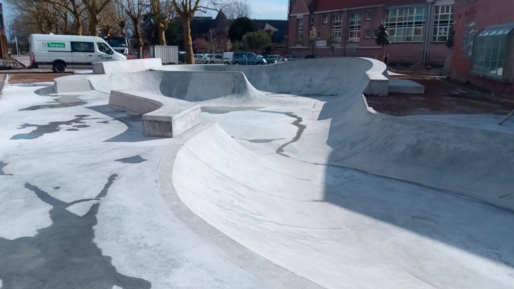 Mail ST Eloi Bowl Hazebrouck Skate Spot 4/5