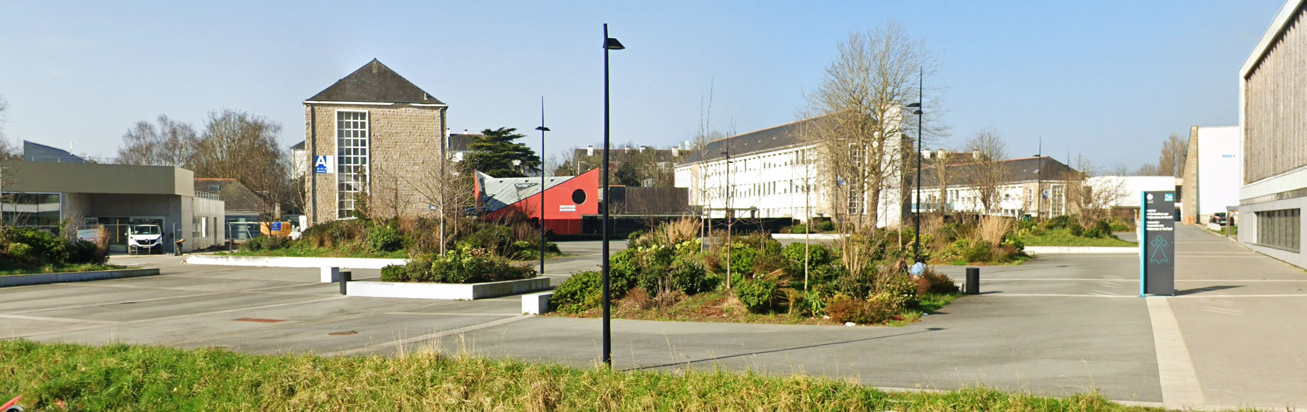 Campus Mazier Spot Street Saint Brieuc Skate Spot 3/5