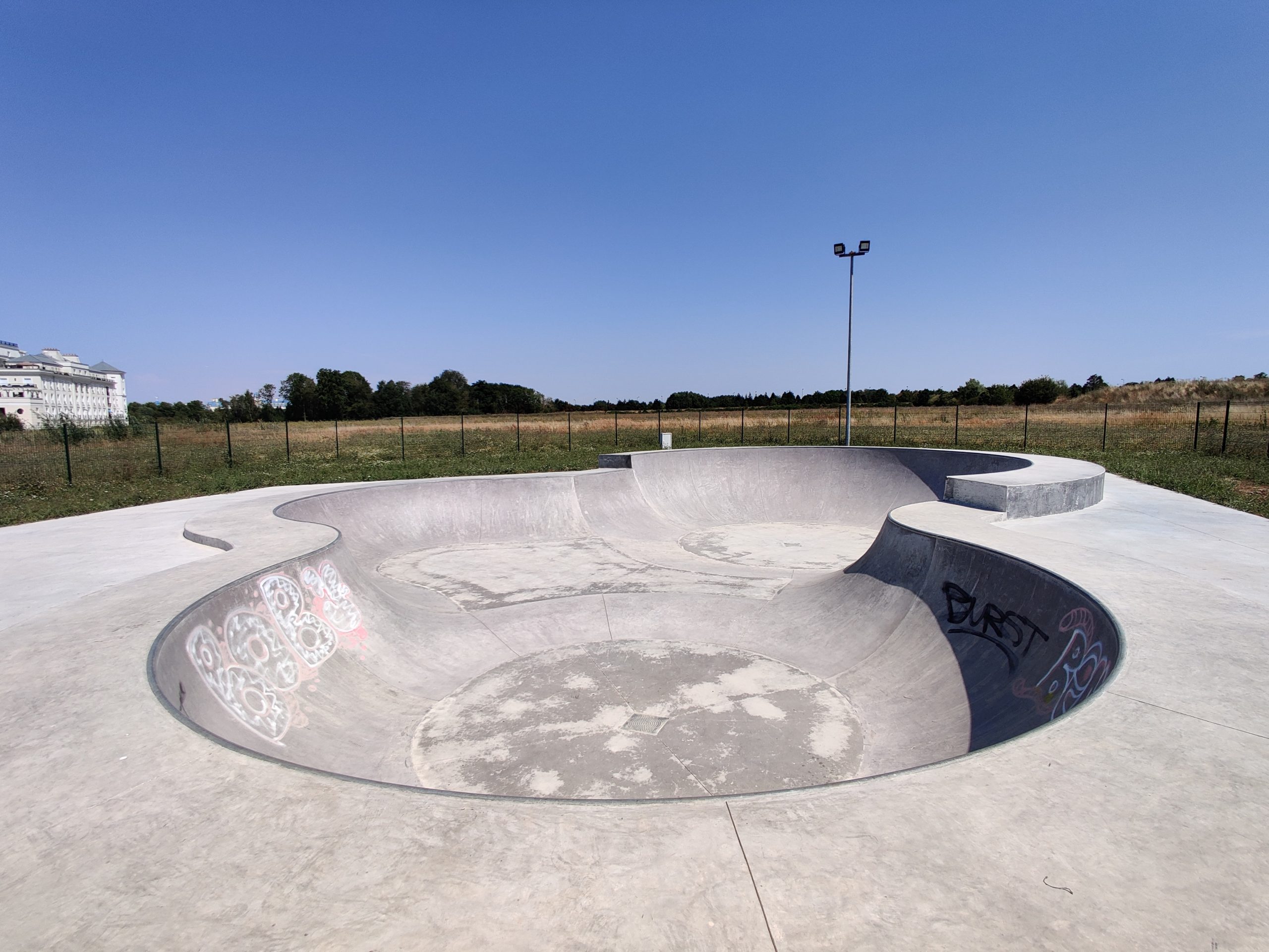 Flow Park Skatepark Serris Skate Spot 4/5
