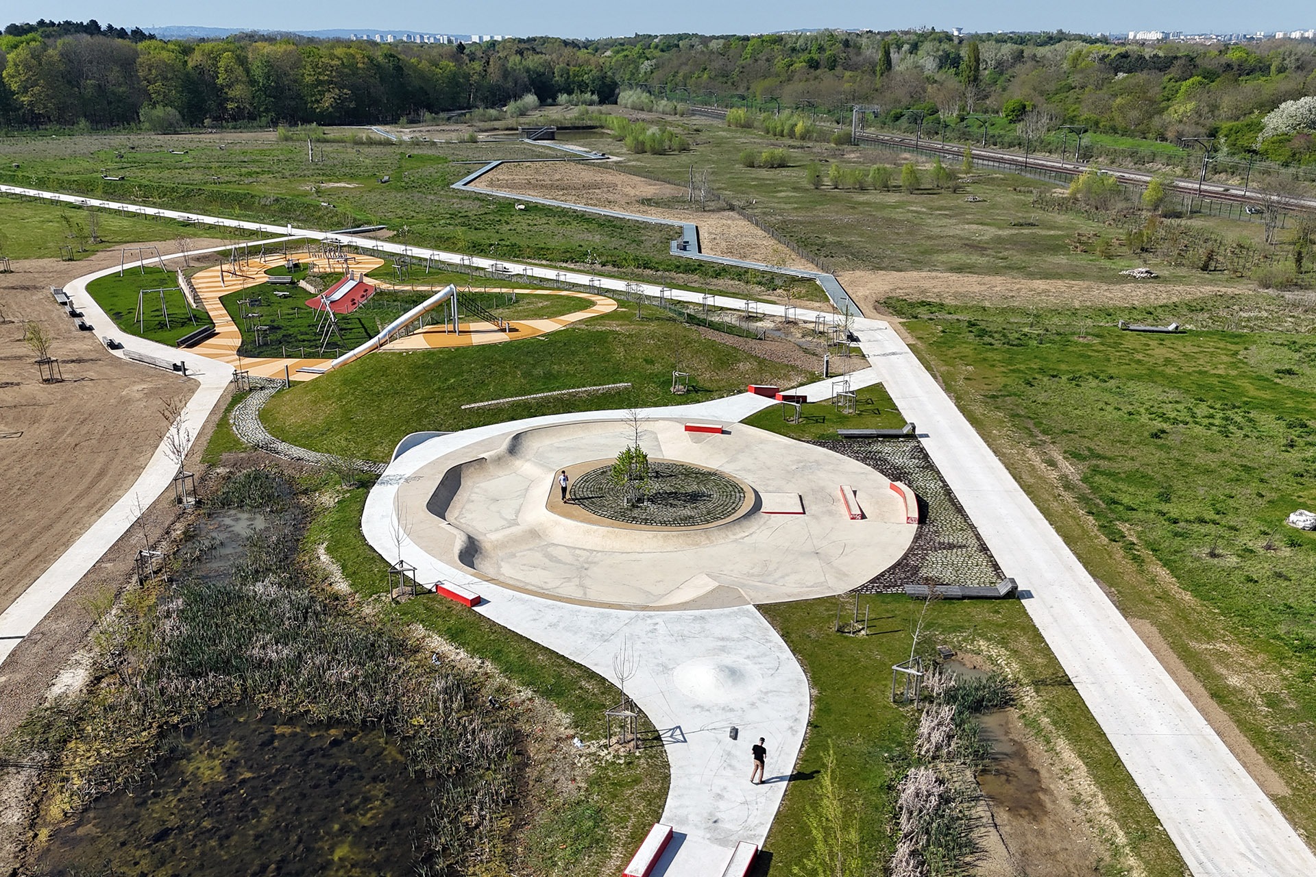 Parc Georges Valbon Bowl La Courneuve Skate Spot 4/5