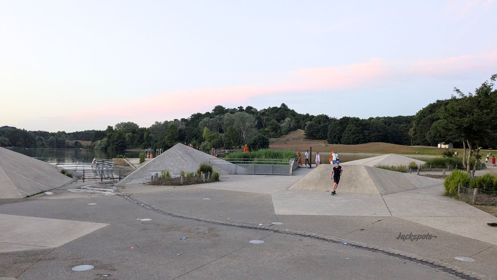 Le Grand Lac Spot Street La Courneuve Skate Spot 3/5