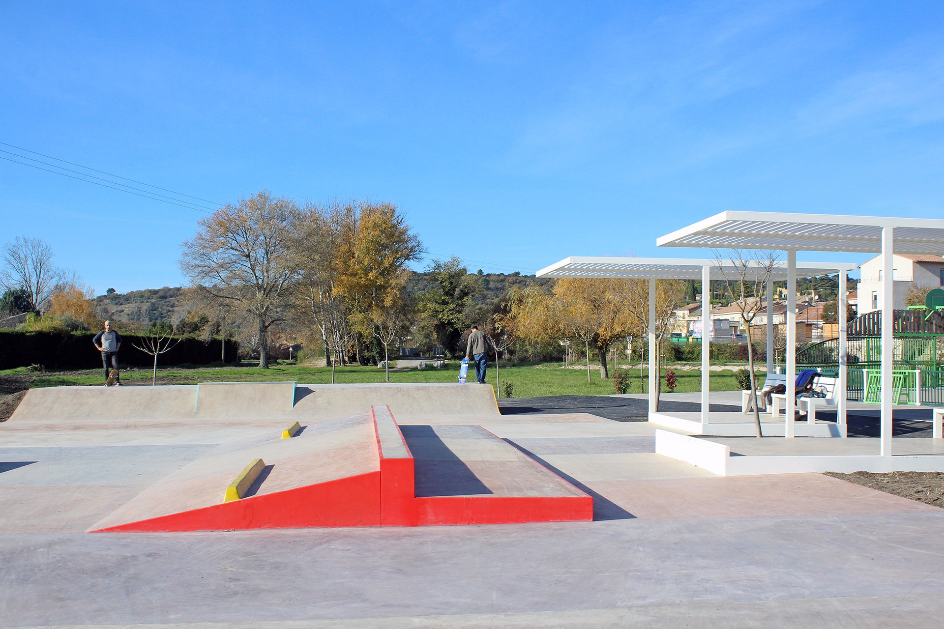 Pré du May Spot Street Caumont-sur-Durance Skate Spot 3/5