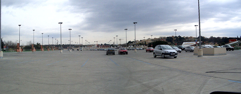 Auchan parking Spot Street Béziers Skate Spot 3/5