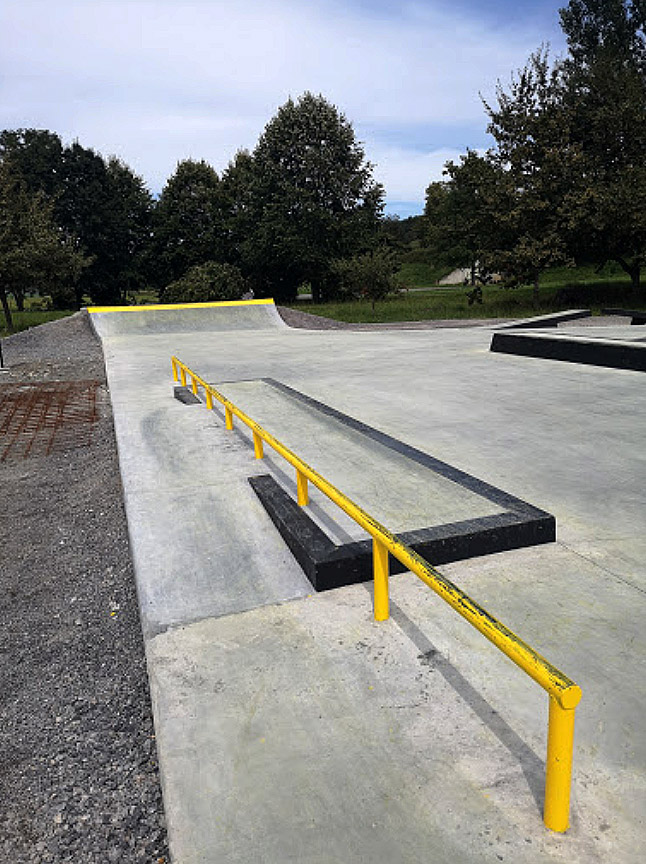 Le Lagoin Skatepark Assat Skate Spot 3/5