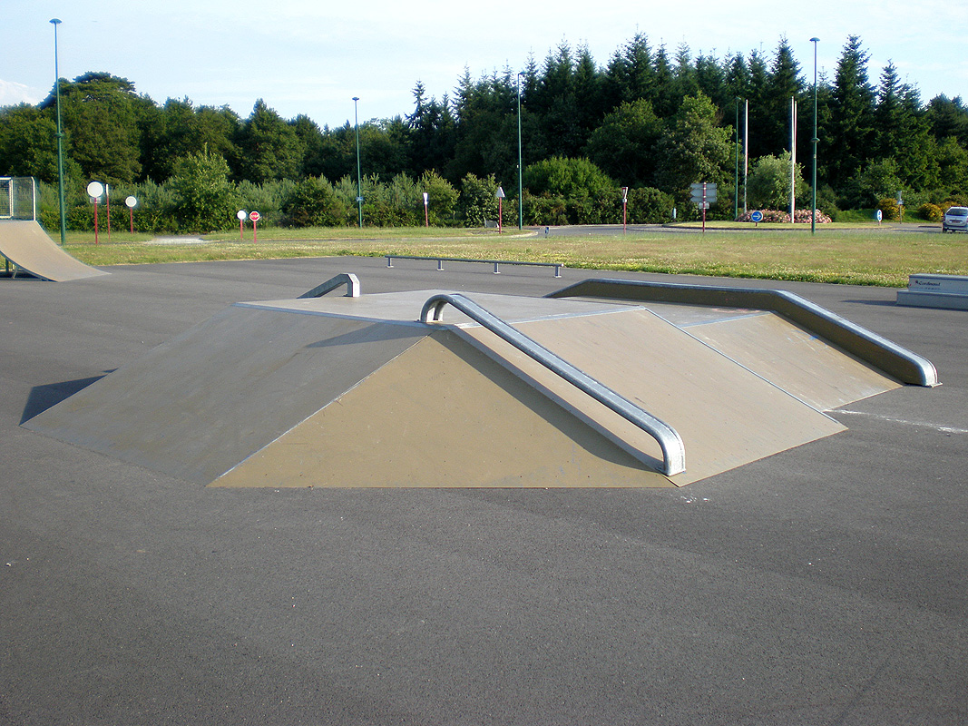 Lycée Alcide Skatepark Bouaye Skate Spot 2/5