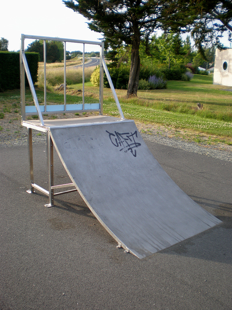 Gymnase Skatepark Villeneuve en Retz Skate Spot 1/5