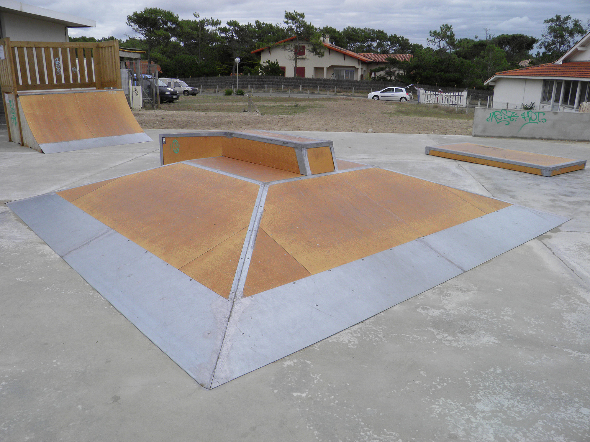 La Place Skatepark Saint Julien en Born Skate Spot 3/5