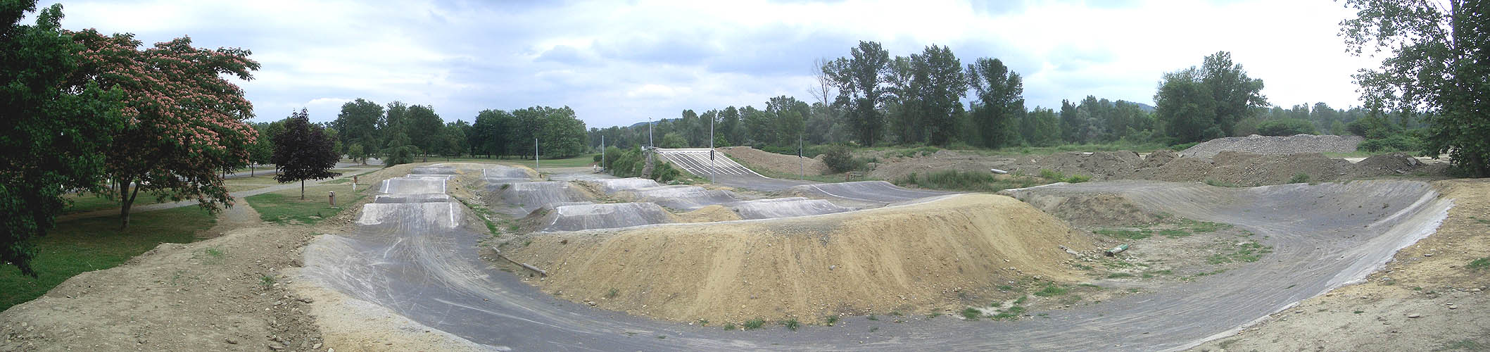 Plaine des Sports Dirt Denguin Skate Spot 3/5