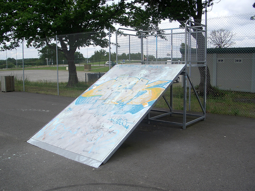 Bellevue Skatepark Grandchamp des Fontaines Skate Spot 1/5