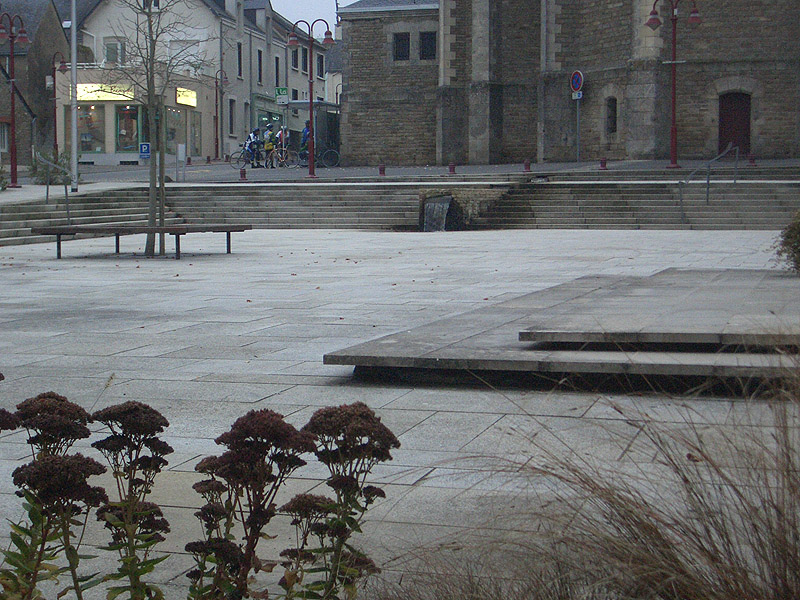La Mairie Plaza Herbignac Skate Spot 3/5