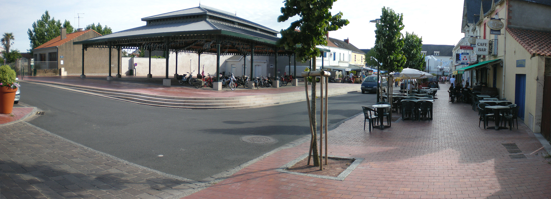 Halles Spot Street La Bernerie en Retz Skate Spot 2/5