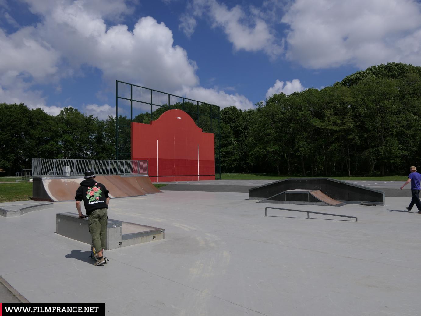 Plaines des Sports Skatepark Lons Skate Spot 3/5