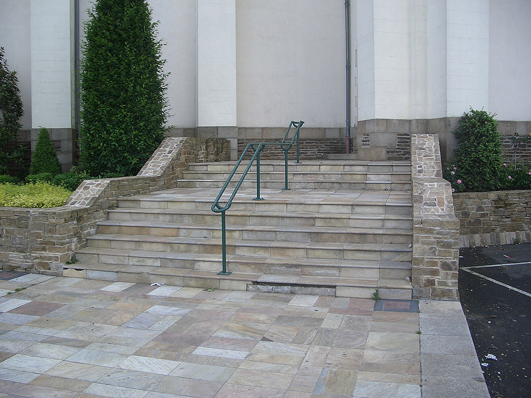 Église St Jean Spot Street Le Loroux Bottereau Skate Spot 3/5