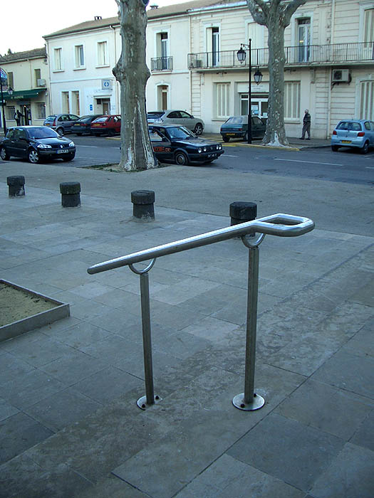 Hotel de Ville Spot Street Lunel Skate Spot 2/5