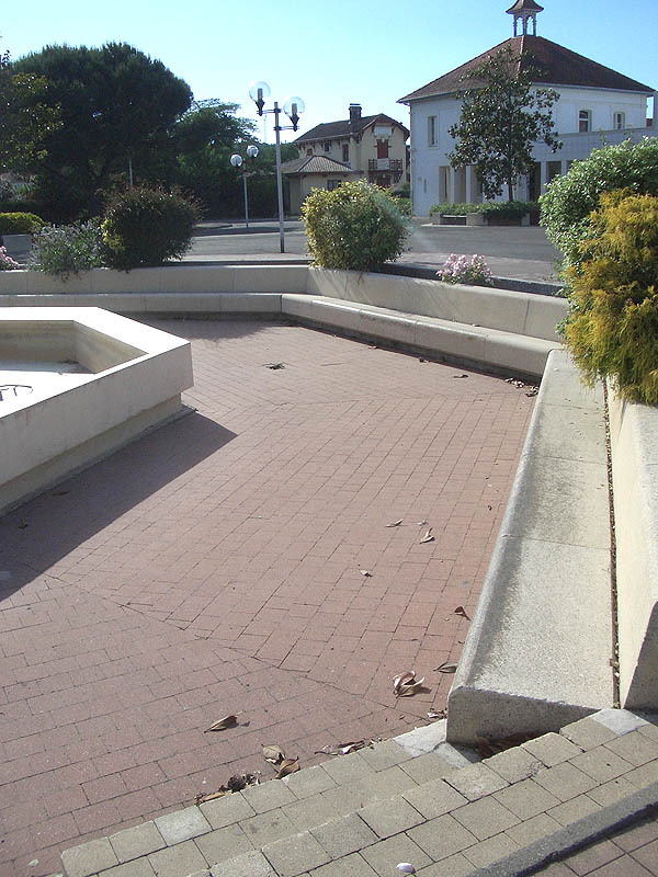 Place Félix Spot Street Mimizan Skate Spot 3/5
