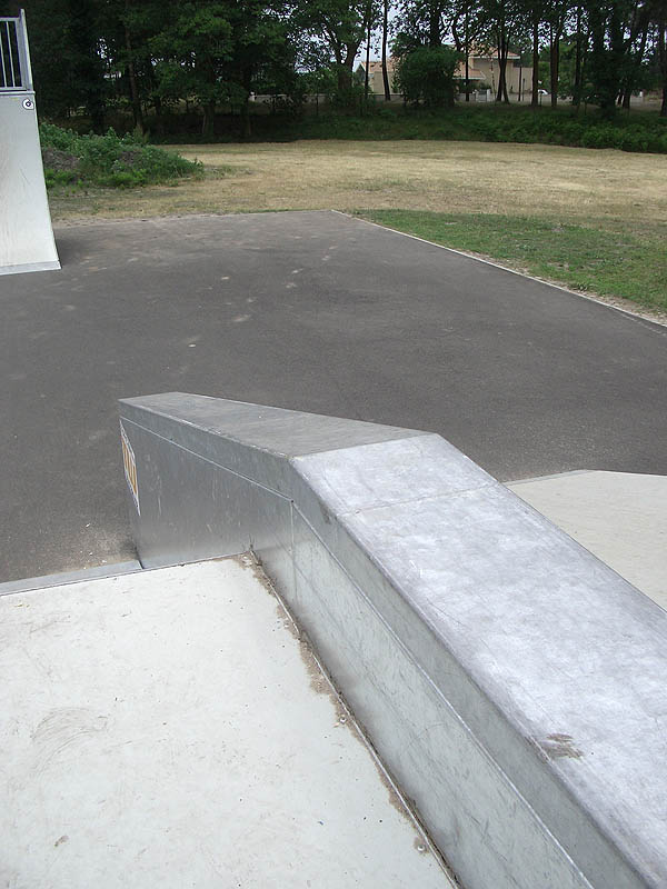 La Piscine Skatepark Mimizan Skate Spot 2/5